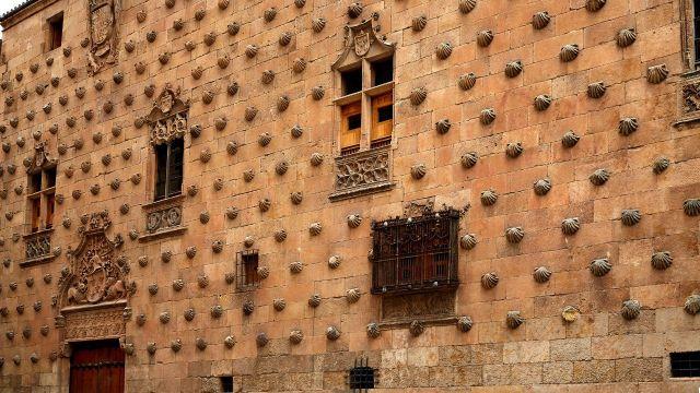 La Casa de las Conchas: Simbolismo y Belleza